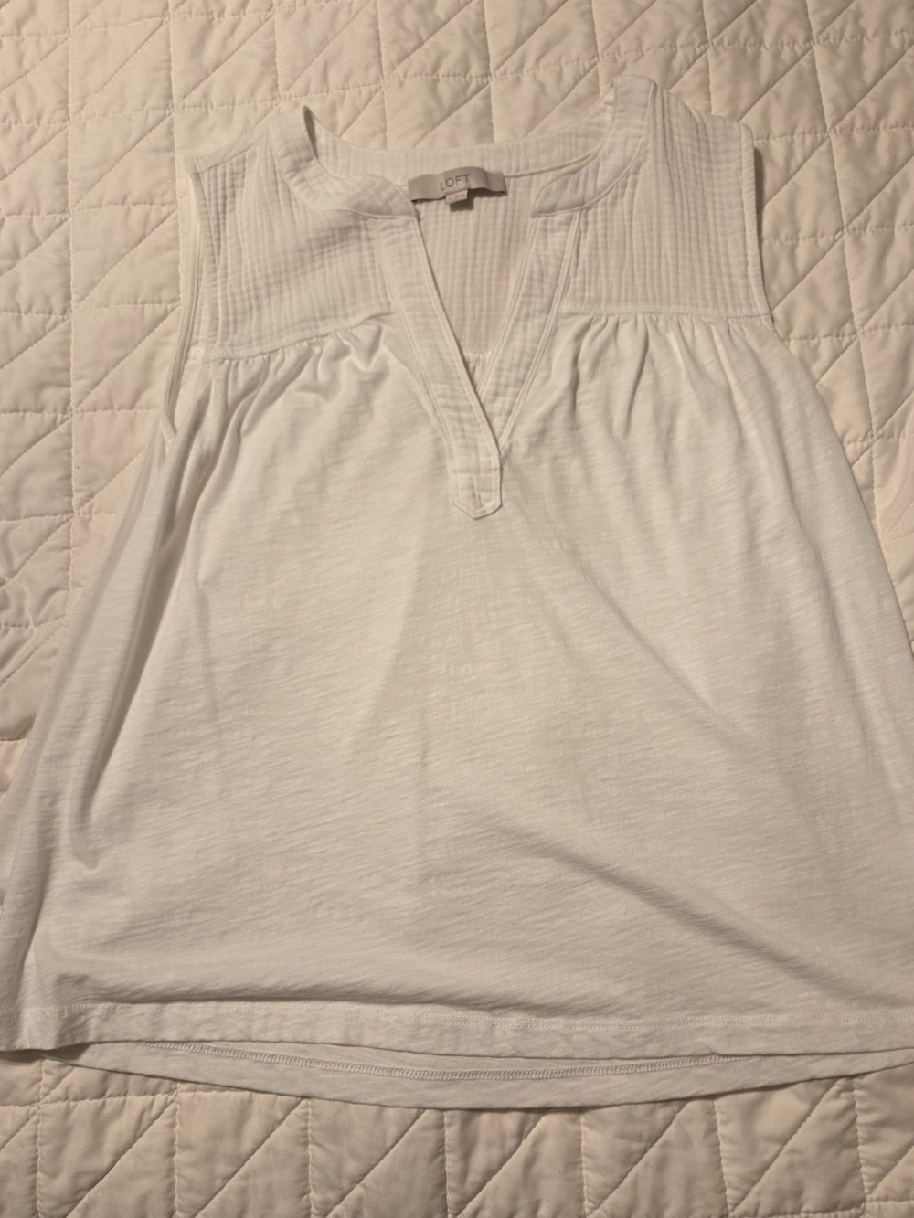 LOFT White Sleeveless V-Neck Knit Camisole, Size Medium